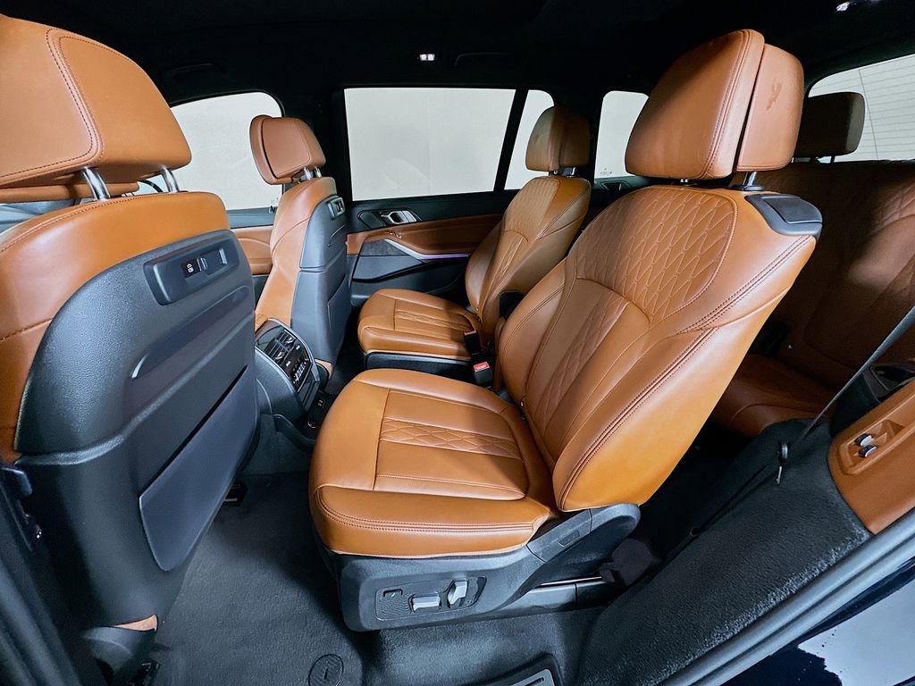 Used 2022 BMW X7 M50i AWD/4WD image 25
