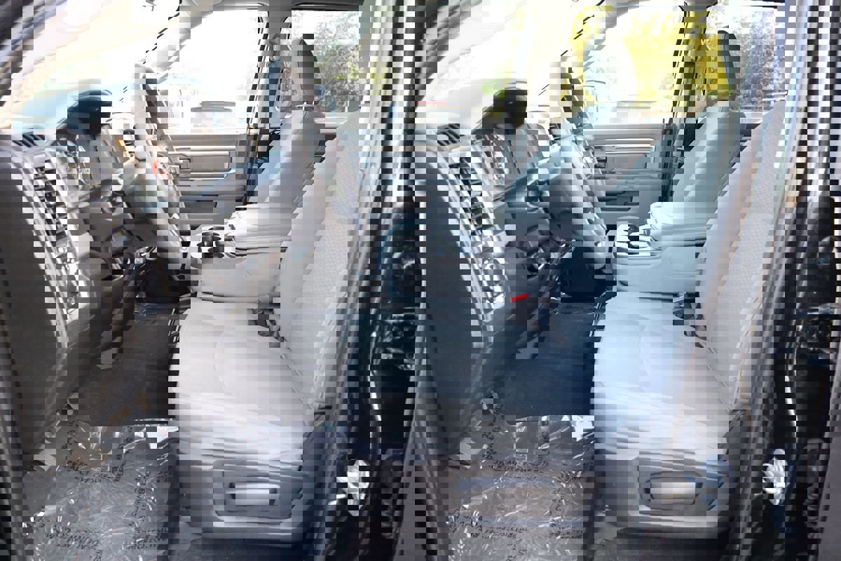 Used 2019 RAM 1500 Classic SLT image 11