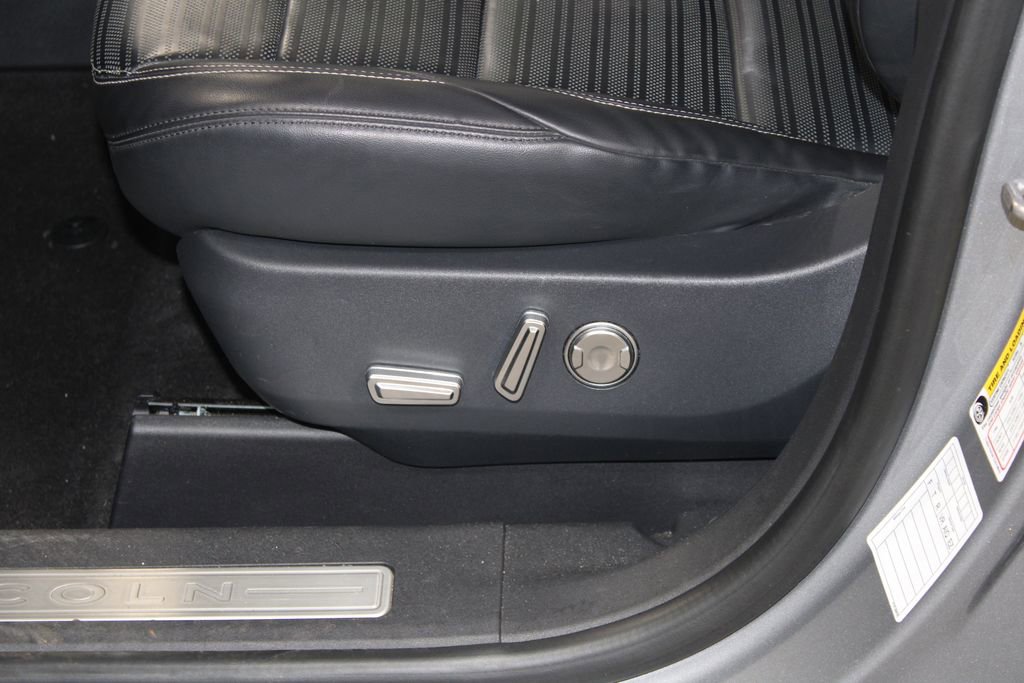 Used 2024 Lincoln Nautilus Reserve image 17