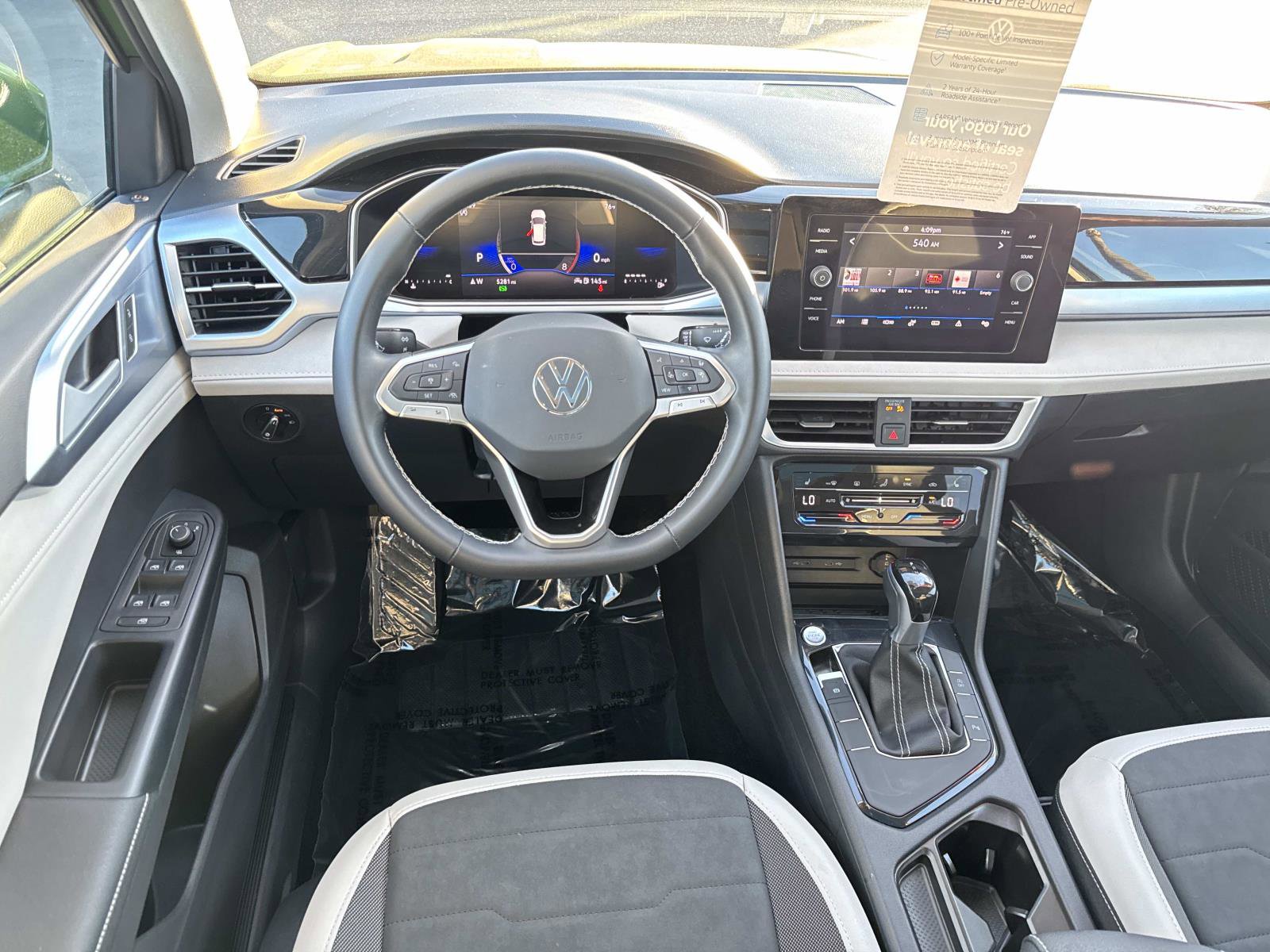 Certified 2025 Volkswagen Taos SE w/ Panoramic Sunroof Package image 8