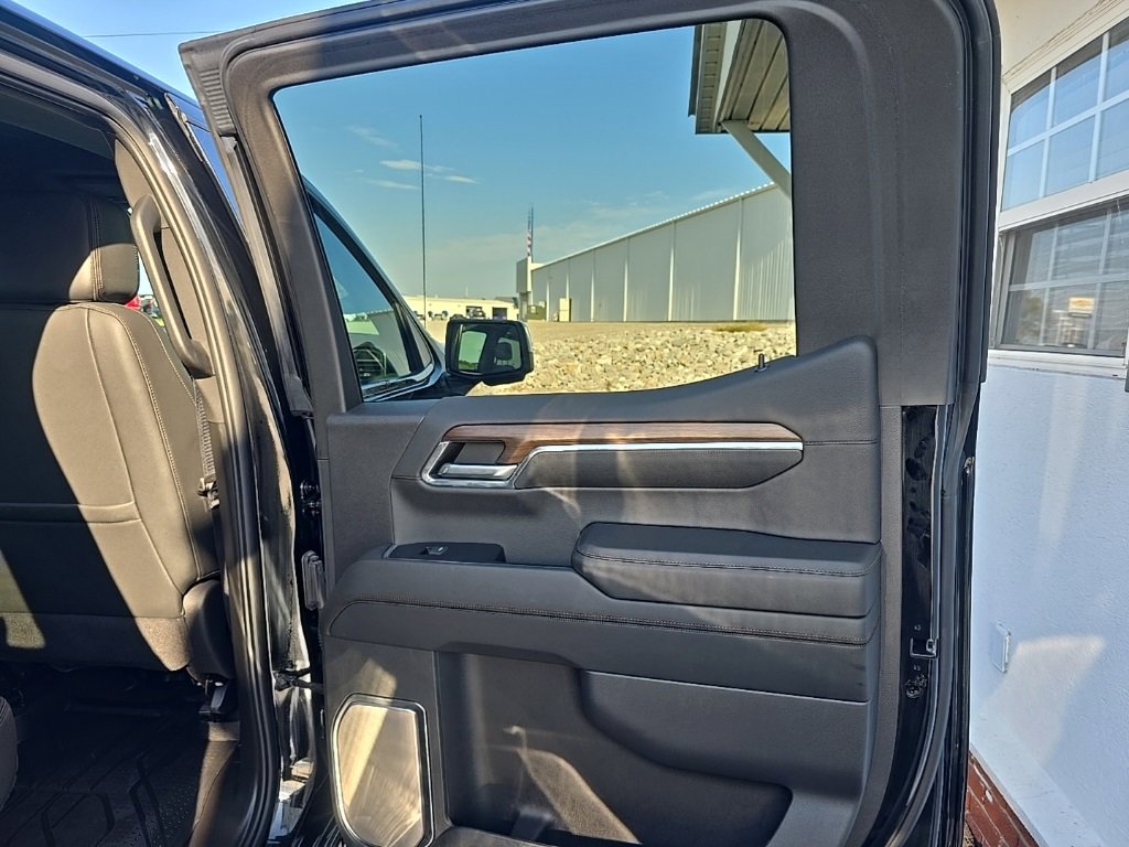 Used 2024 Chevrolet Silverado 1500 High Country w/ High Country Premium Package image 18
