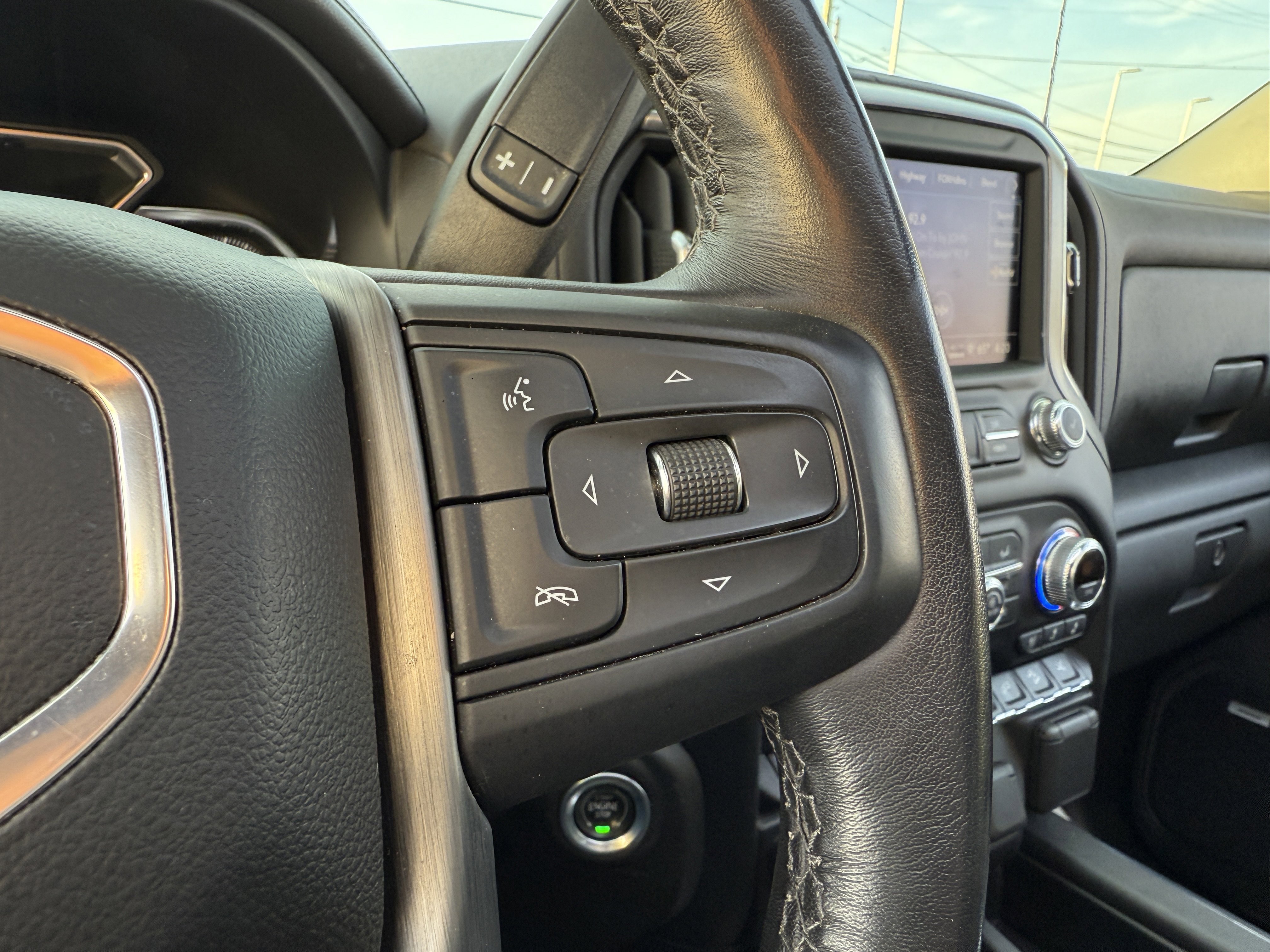 Used 2021 GMC Sierra 2500 Denali w/ Denali Black Diamond Edition image 17