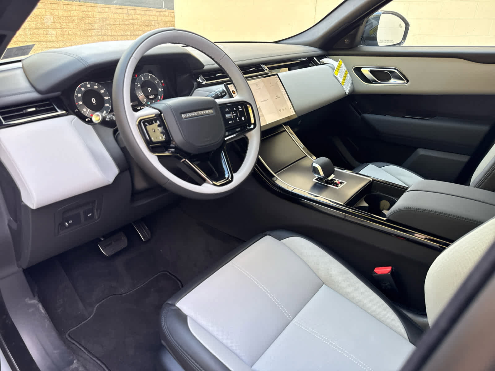 New 2026 Land Rover Range Rover Velar Dynamic SE image 11