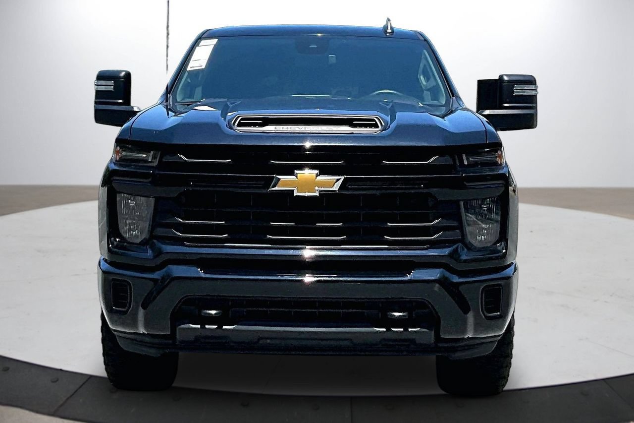 Used 2024 Chevrolet Silverado 2500 Custom w/ Custom Convenience Package AWD/4WD image 3