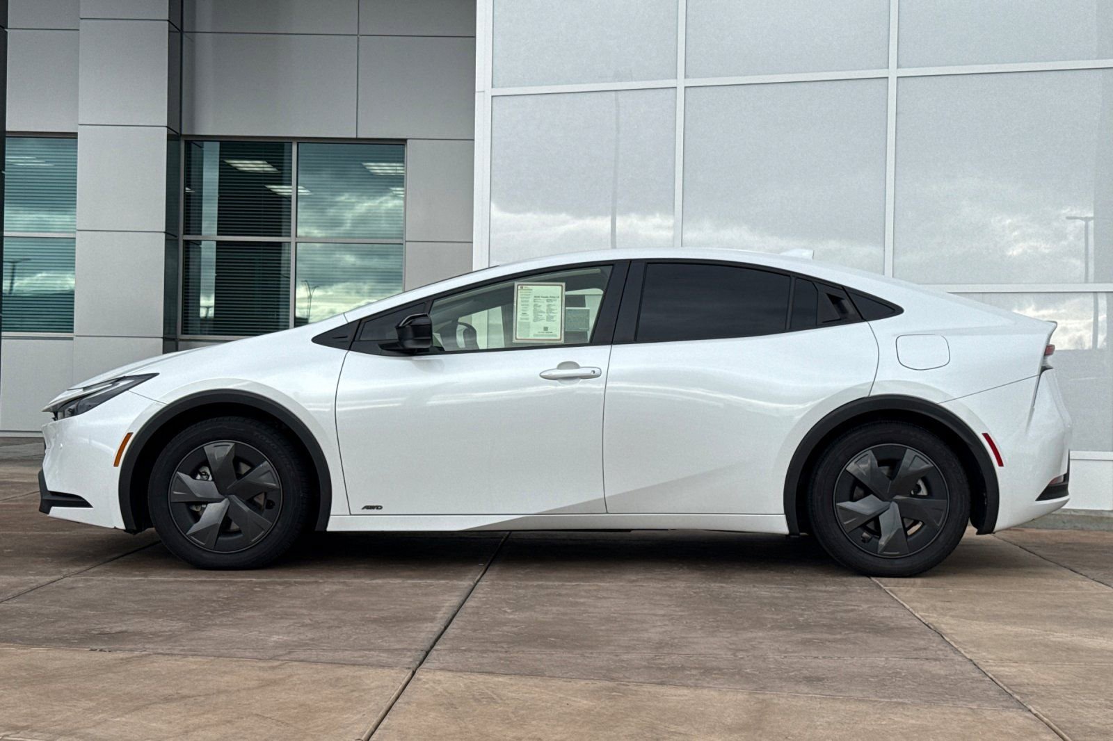 Used 2025 Toyota Prius LE image 7