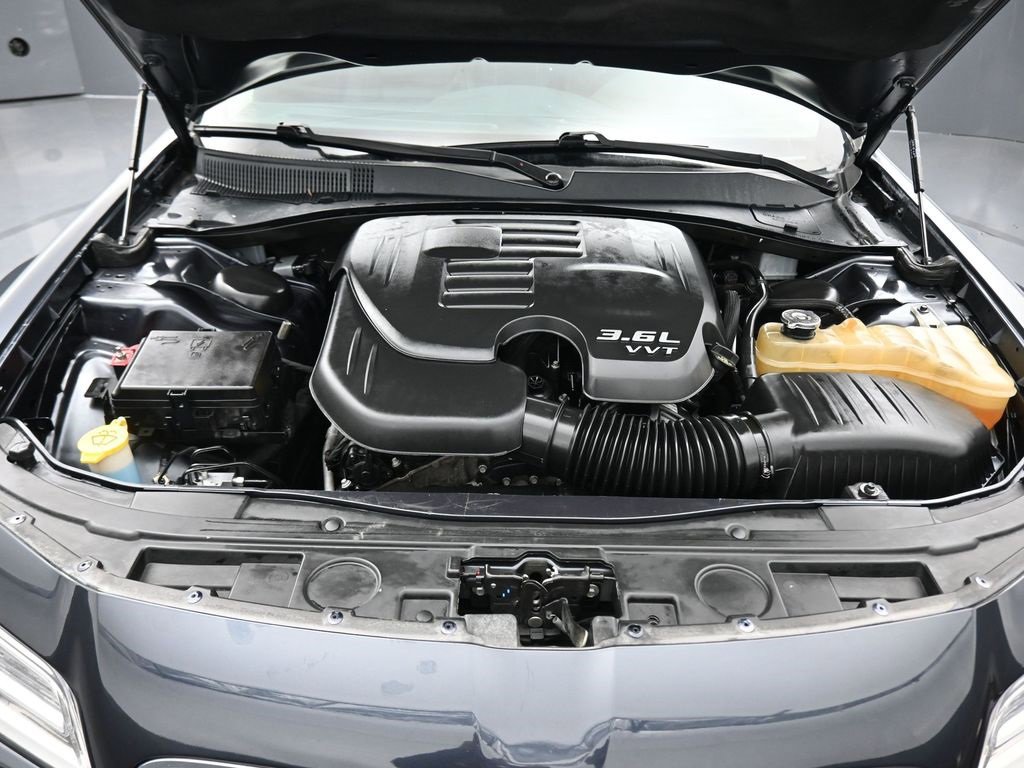 Used 2018 Chrysler 300 Limited image 44