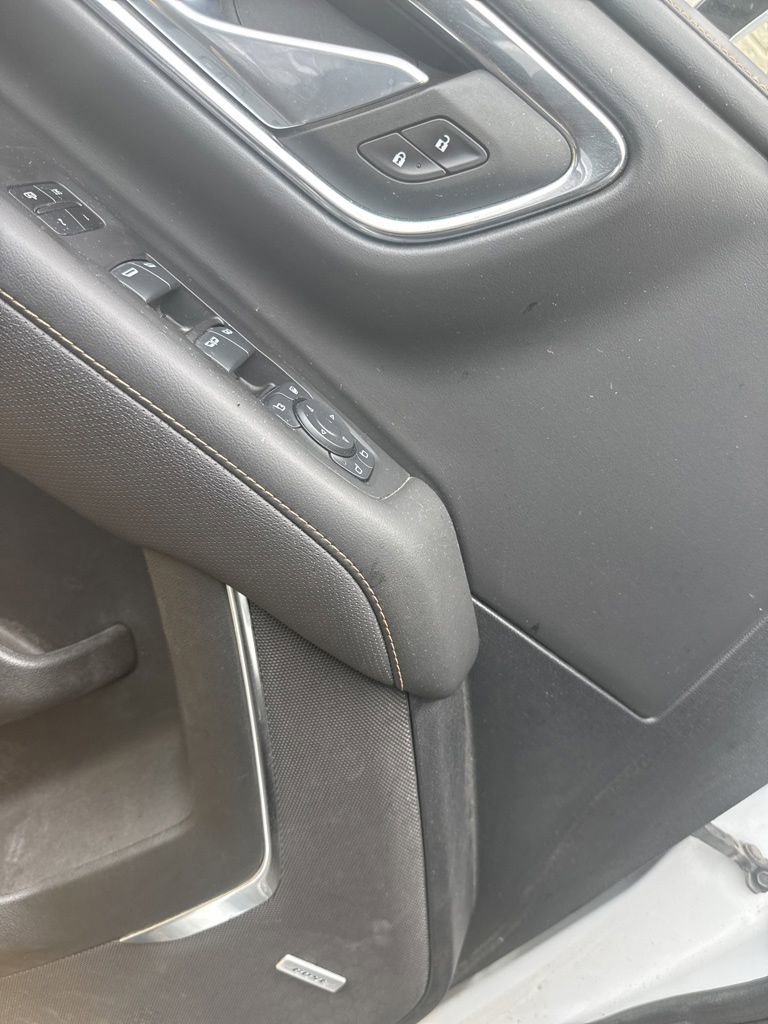 Used 2024 GMC Yukon AT4 w/ Technology Package AWD/4WD image 11