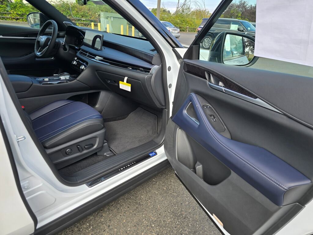 New 2026 INFINITI QX60 Sport w/ Dark Cargo Package image 10