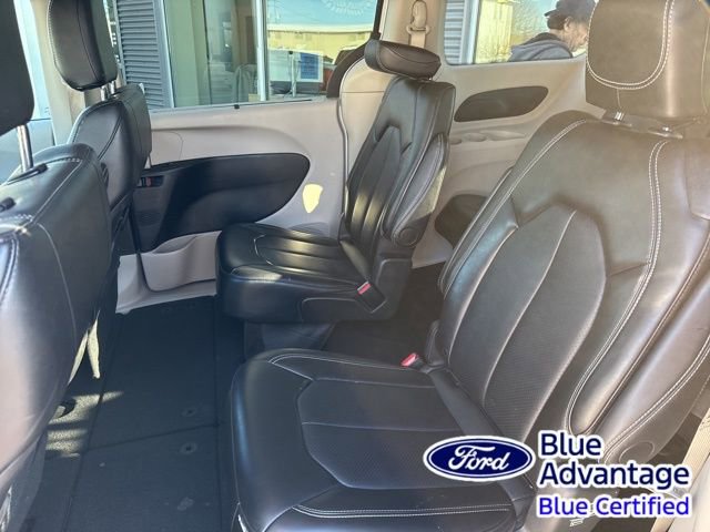 Used 2024 Chrysler Pacifica Touring-L image 36