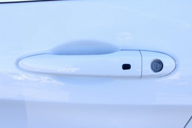 Used 2018 Jeep Cherokee Overland image 6