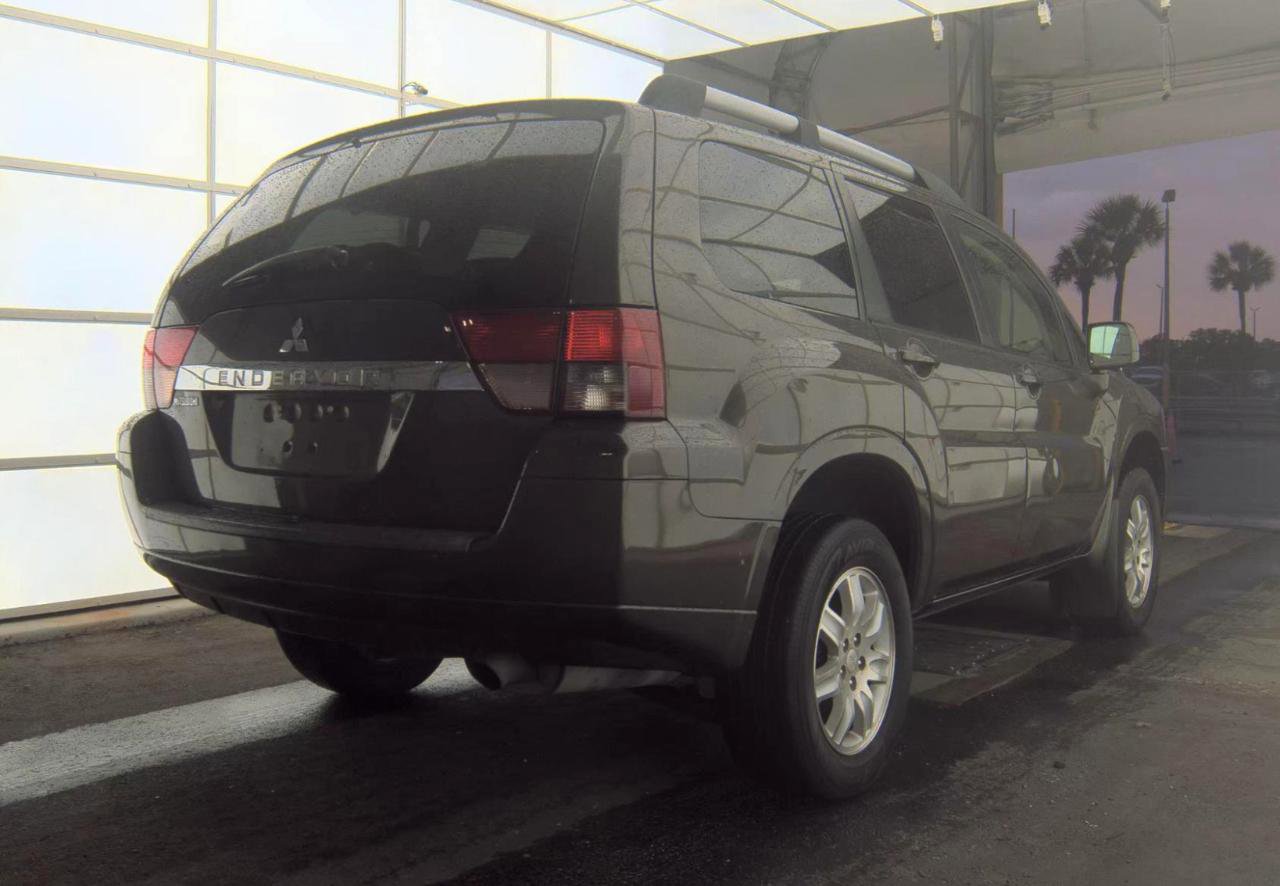 Used 2011 Mitsubishi Endeavor LS image 5