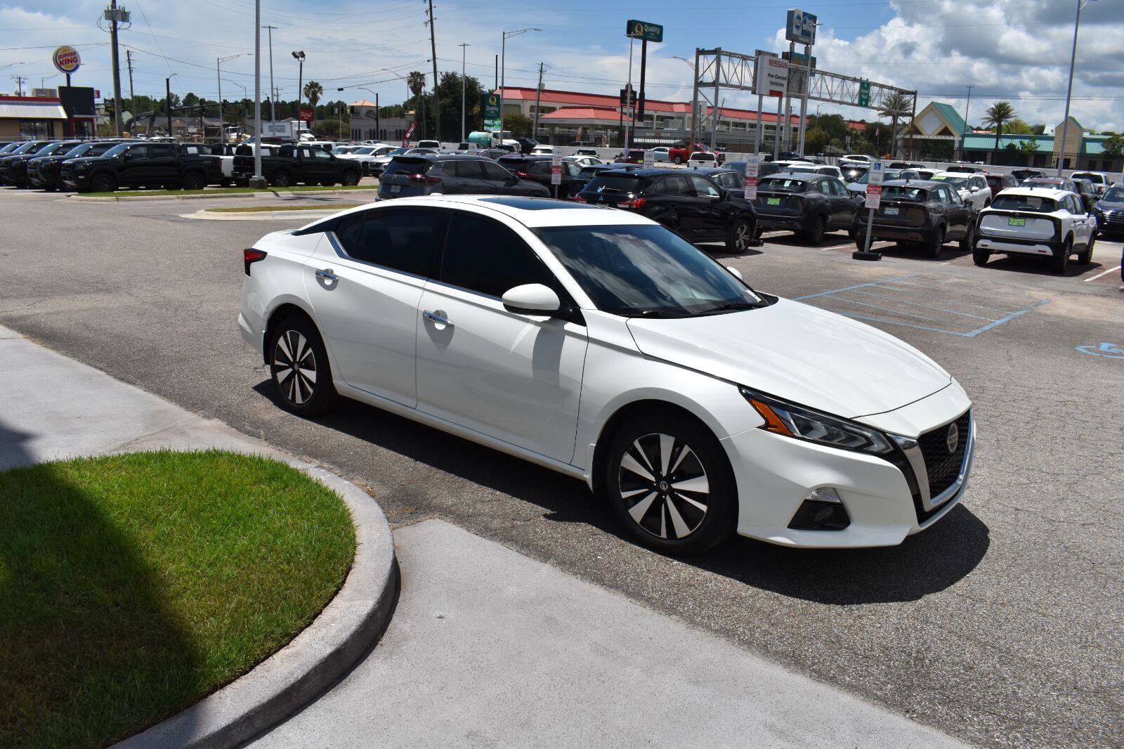 Used 2022 Nissan Altima 2.5 SL AWD/4WD image 14
