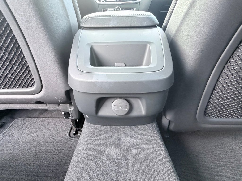 Used 2025 Volvo V60 B5 Cross Country Plus image 25