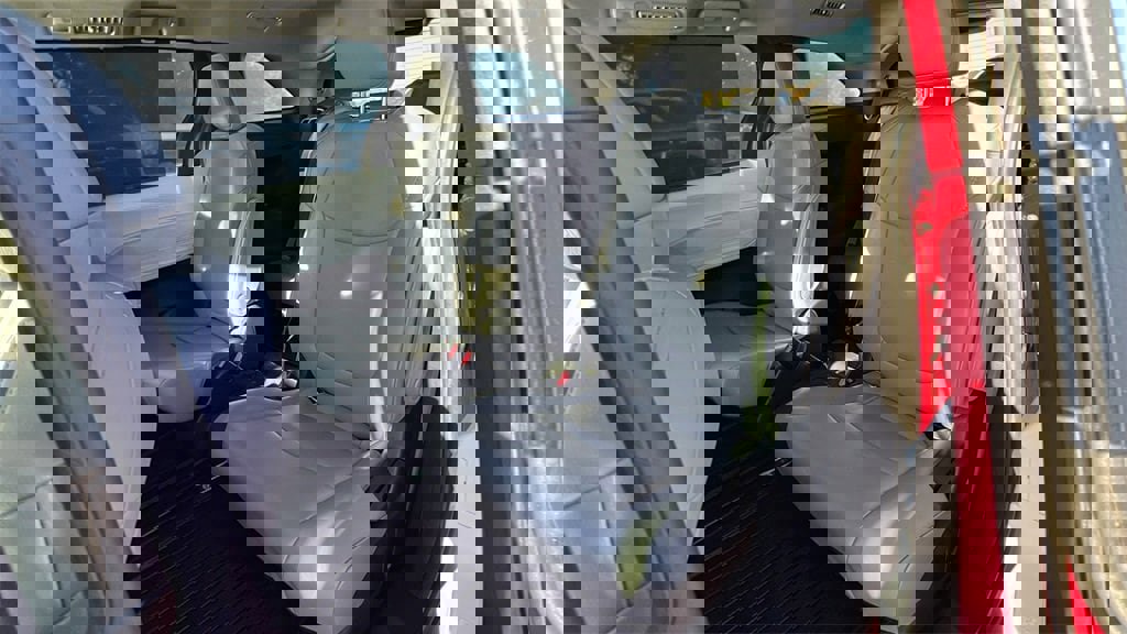 Used 2025 Toyota Sienna XLE image 20