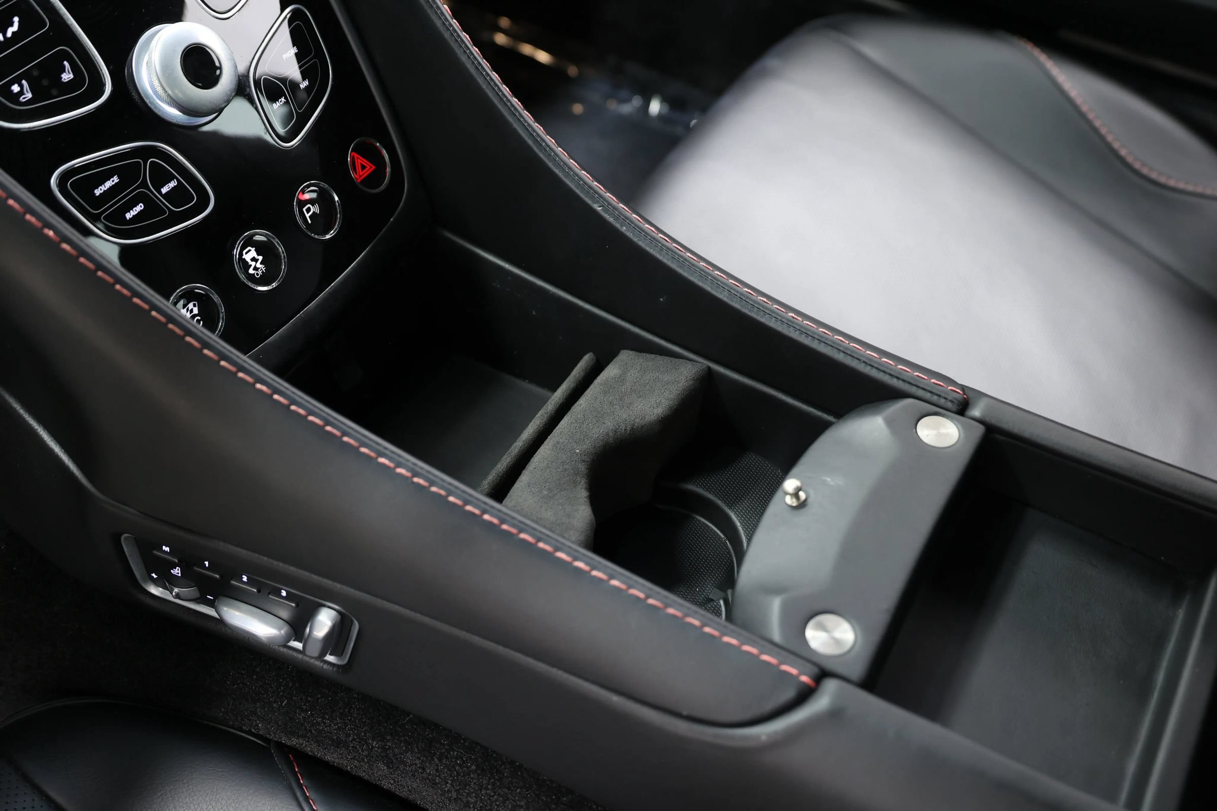 Used 2014 Aston Martin Vanquish Coupe RWD image 43
