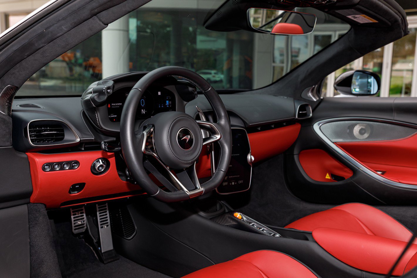 Used 2025 McLaren Artura Spider image 38