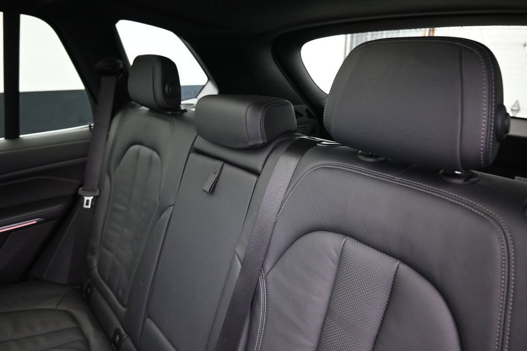 Used 2020 BMW X5 xDrive40i w/ Convenience Package AWD/4WD image 12