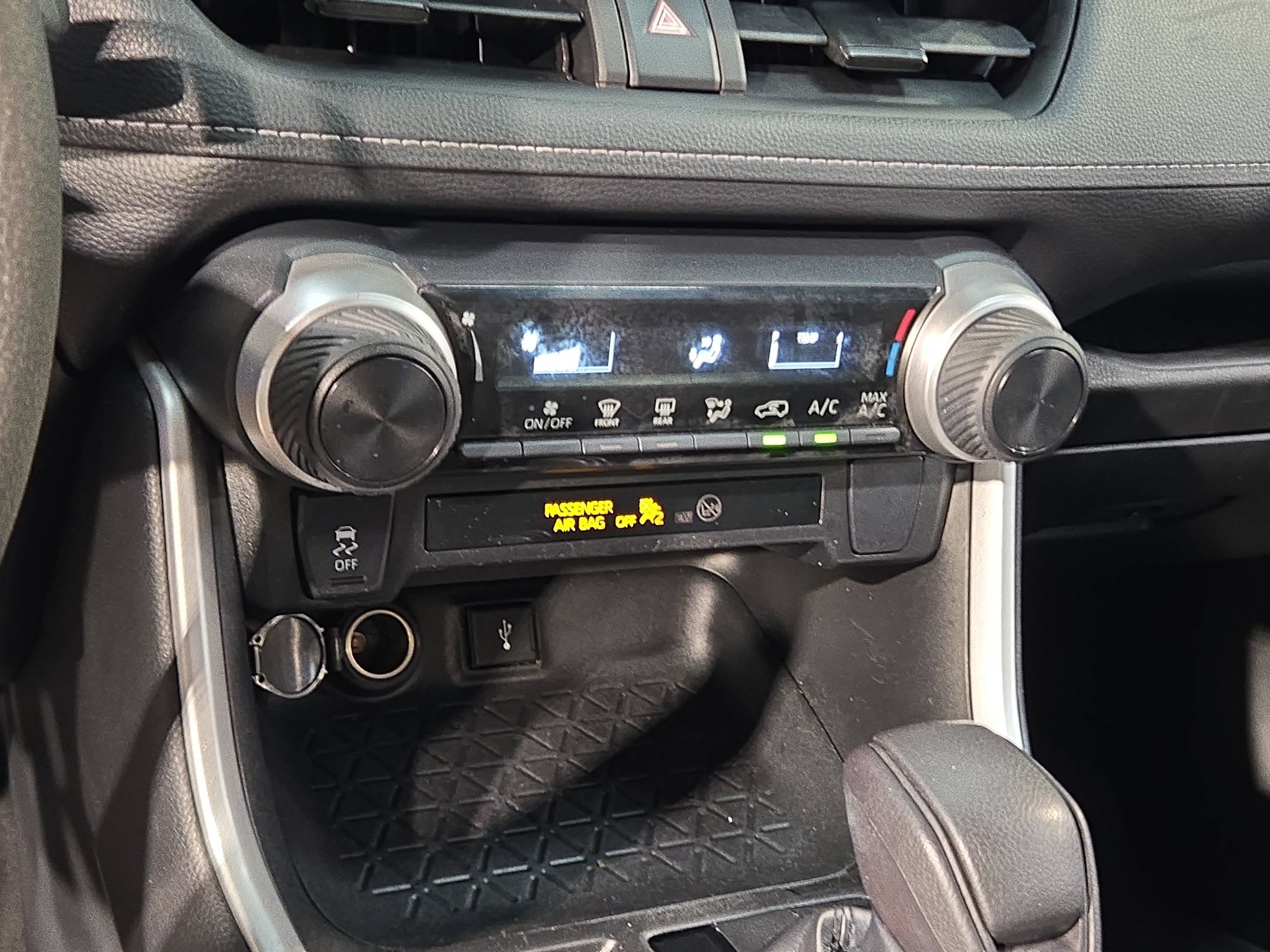 Used 2022 Toyota RAV4 LE FWD image 30