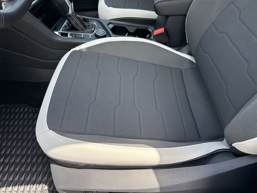 New 2025 Volkswagen Taos SE AWD/4WD image 9