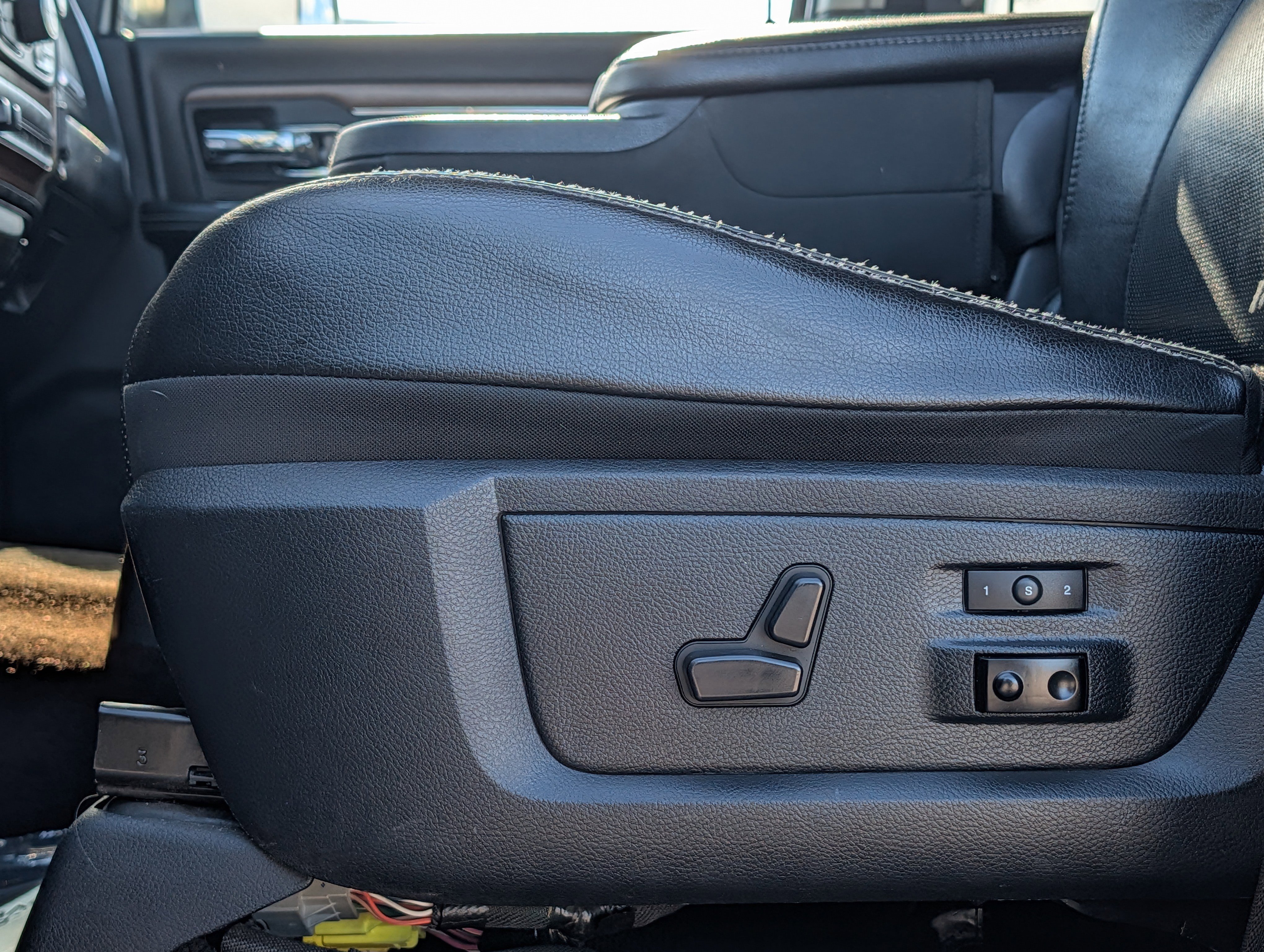Used 2014 RAM 2500 Laramie AWD/4WD image 22