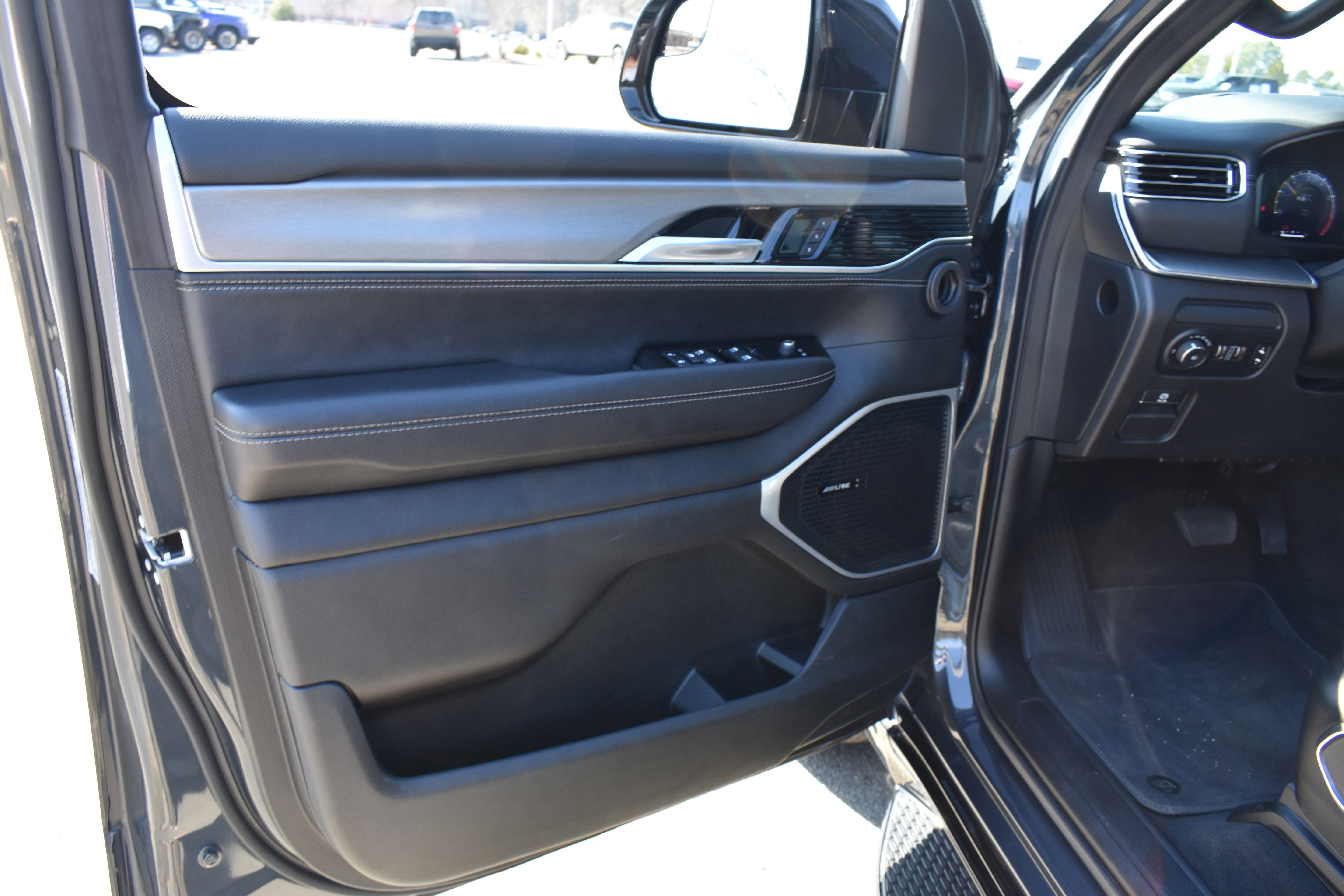 Used 2024 Jeep Wagoneer Series II w/ Convenience Group I image 25