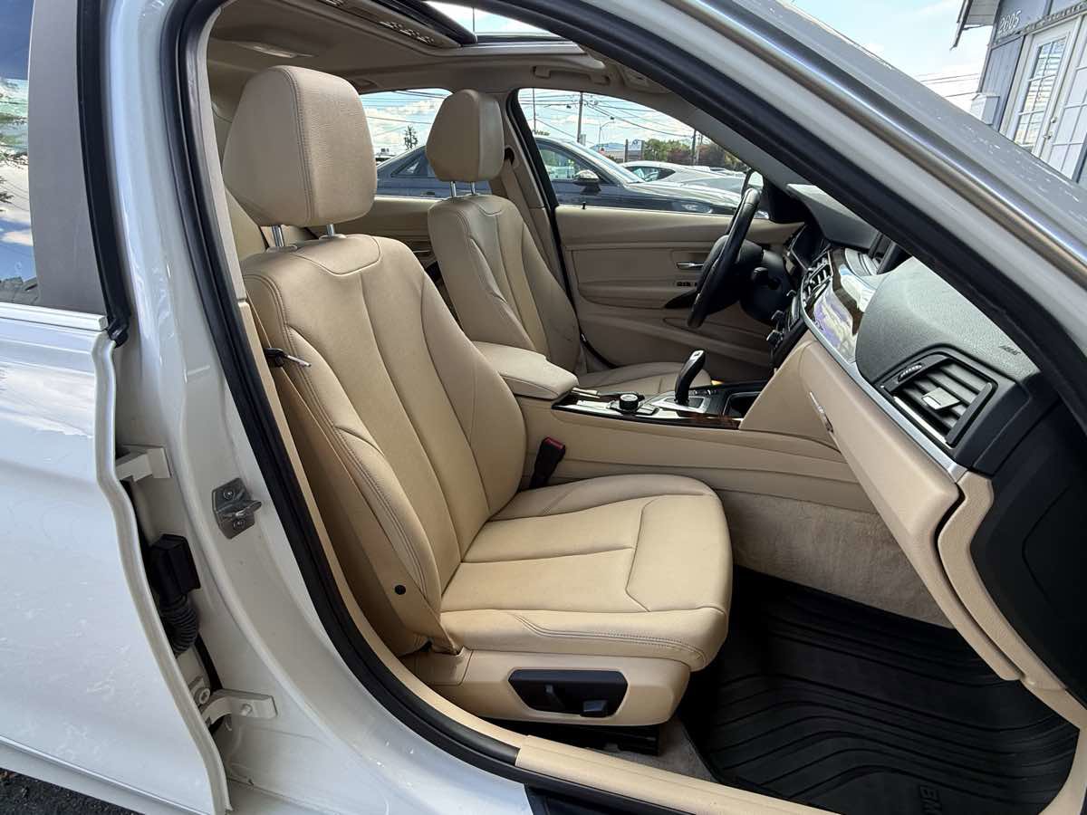 Used 2015 BMW 328i xDrive Sedan AWD/4WD image 9