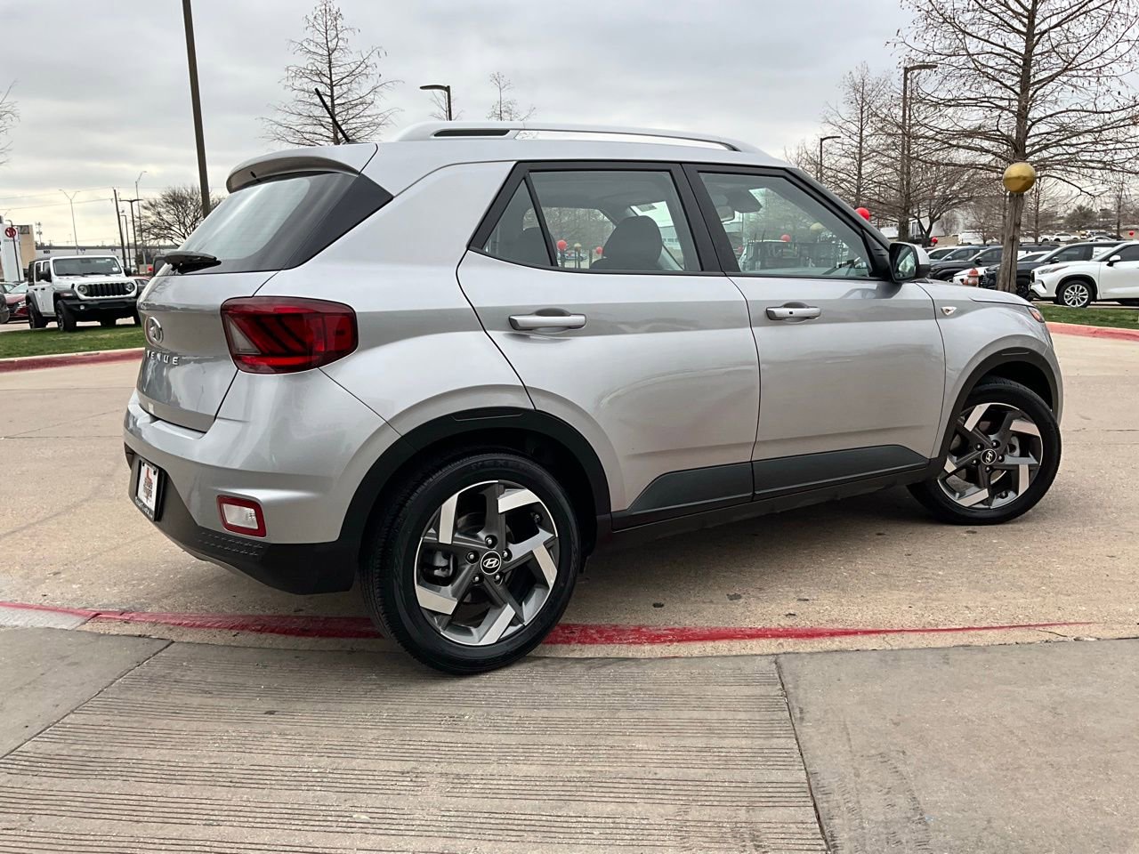 Used 2025 Hyundai Venue SEL image 5