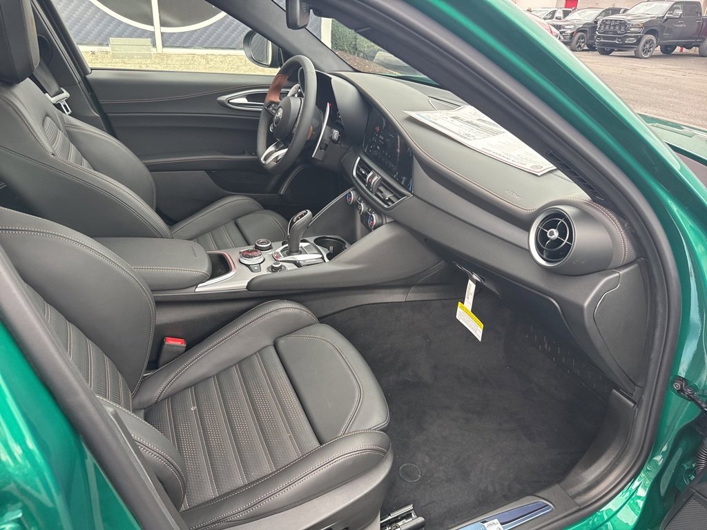 New 2025 Alfa Romeo Giulia AWD w/ Driving Assist Package image 23