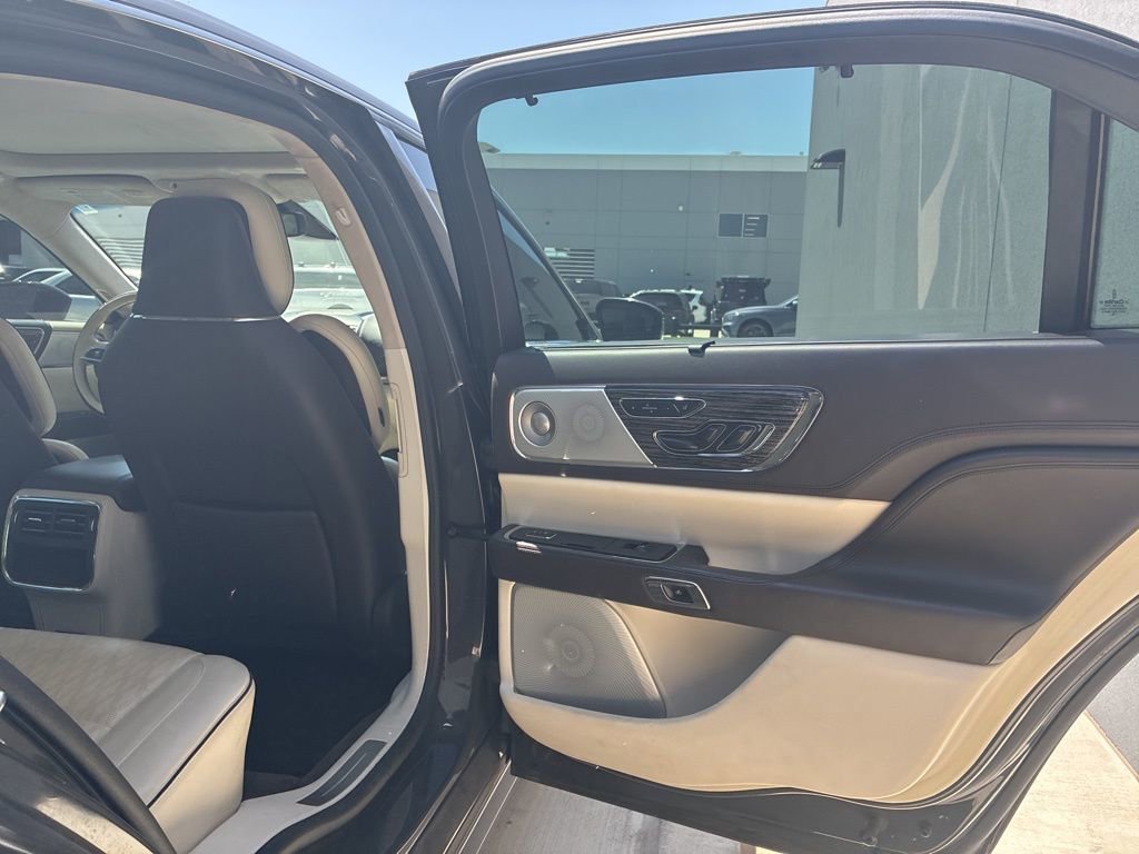 Used 2017 Lincoln Continental Black Label w/ Rear-seat Package AWD/4WD image 11