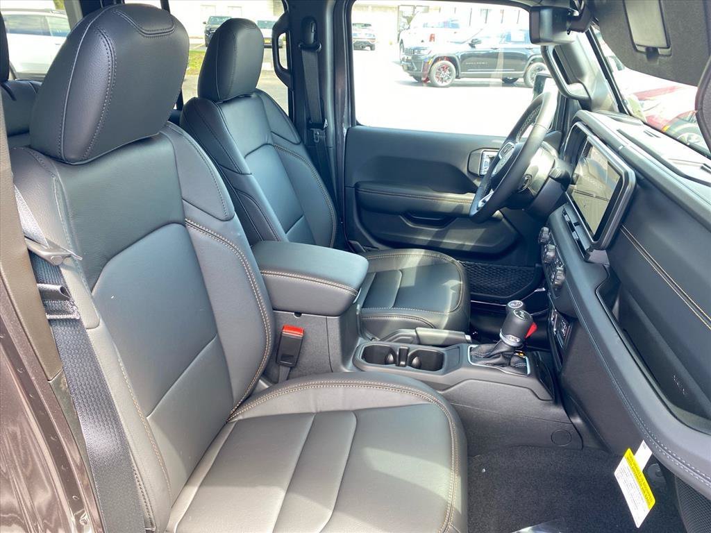 New 2026 Jeep Wrangler Unlimited Sahara w/ Technology Group AWD/4WD image 17