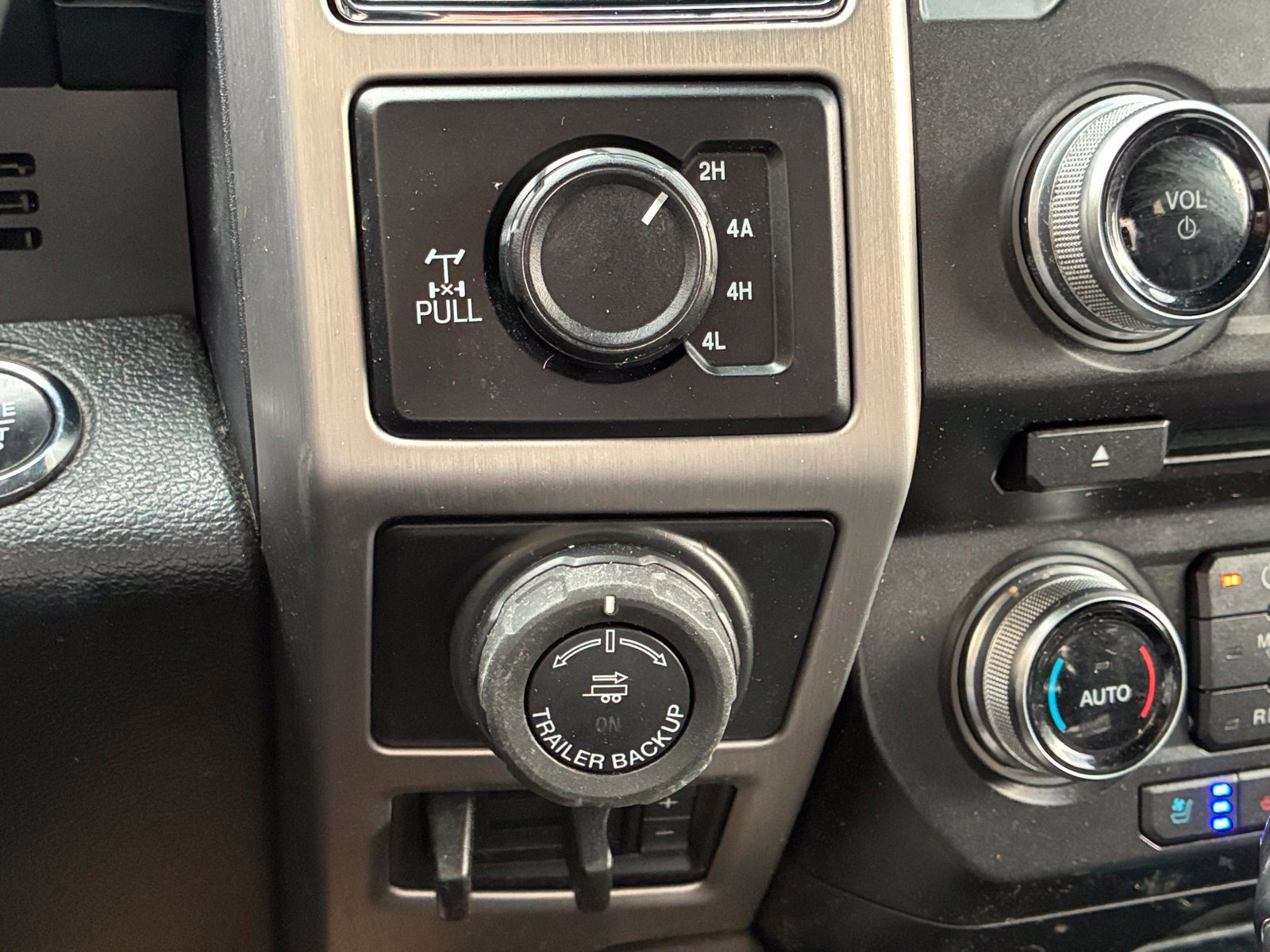Used 2018 Ford F150 Platinum w/ Equipment Group 701A Luxury AWD/4WD image 19