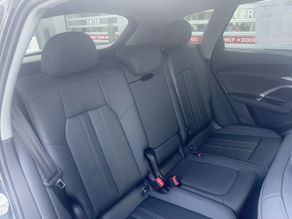 Used 2025 Audi Q5 Premium w/ 19" Wheel Package image 11
