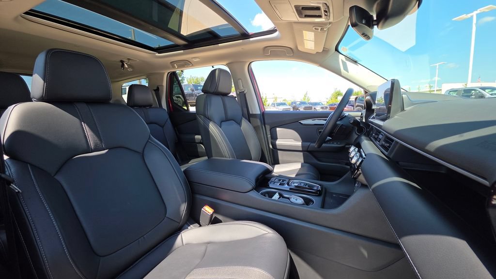 Certified 2025 Honda Pilot Touring image 12