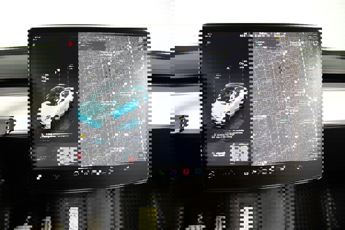 Used 2023 Tesla Model Y Performance image 14