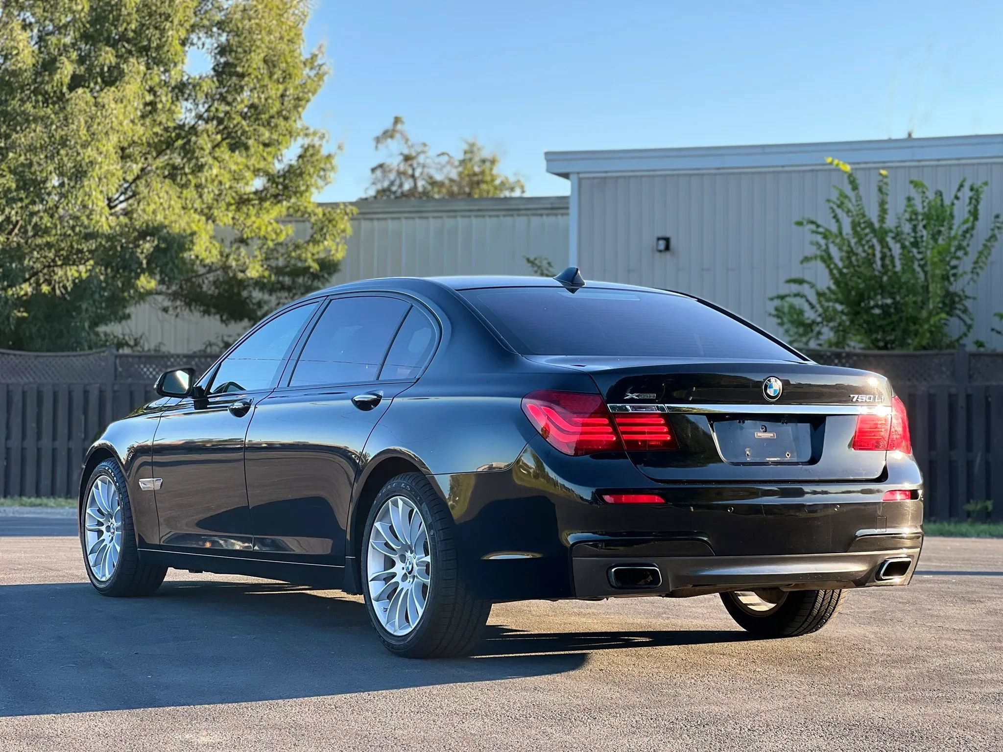 Used 2013 BMW 750Li xDrive w/ Executive Pkg AWD/4WD image 3