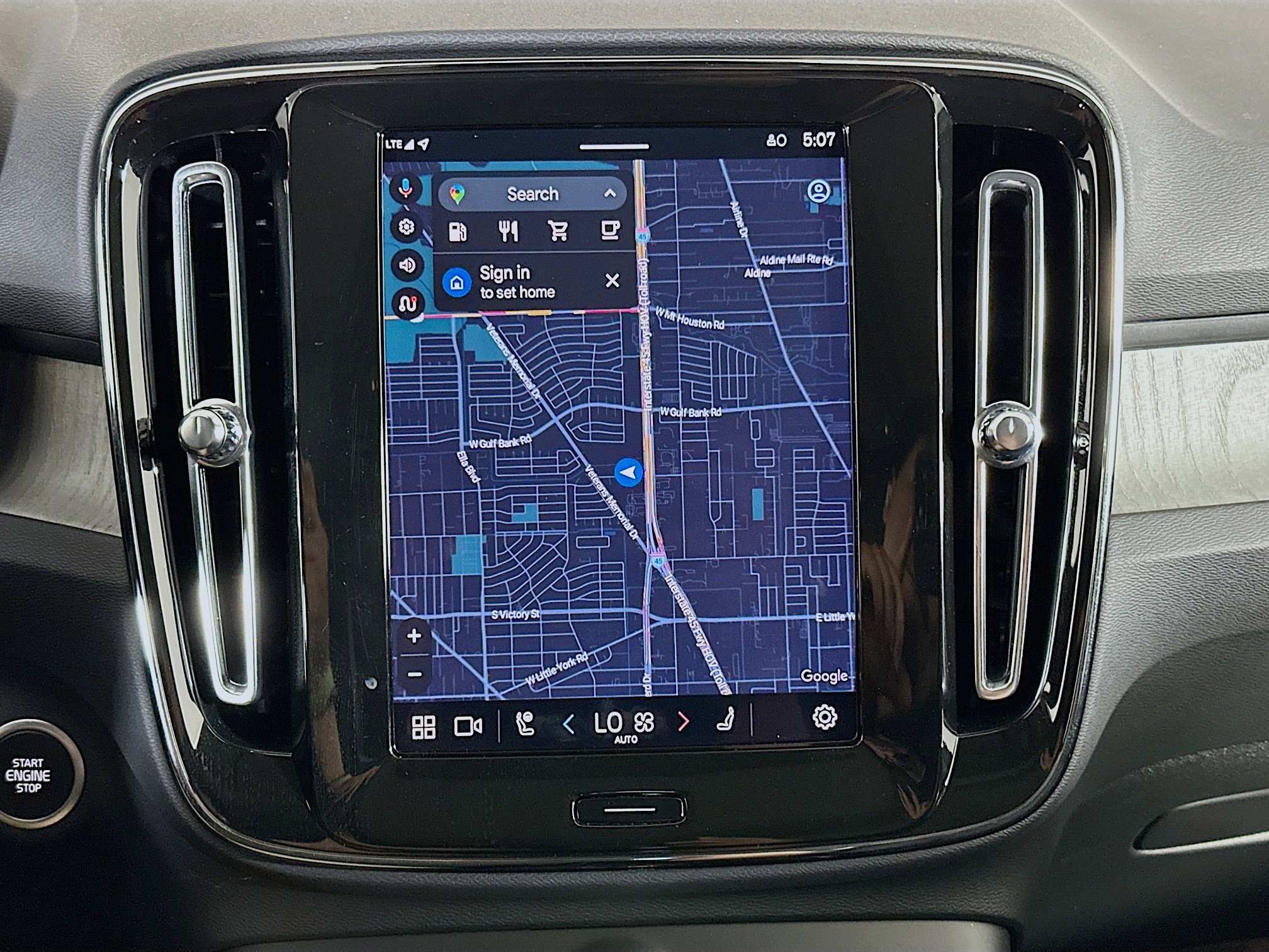 Used 2025 Volvo XC40 B5 Core w/ Protection Package Premier image 22