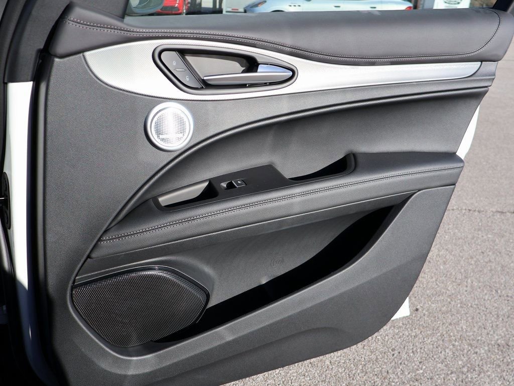 New 2025 Alfa Romeo Stelvio Sprint image 13