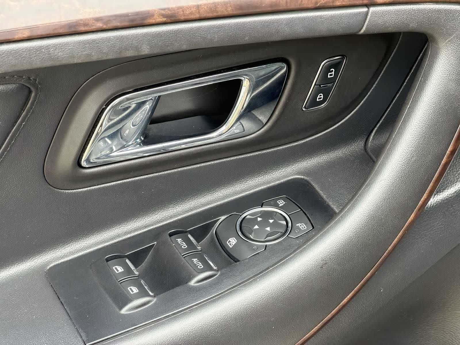 Used 2013 Ford Taurus Limited FWD image 14