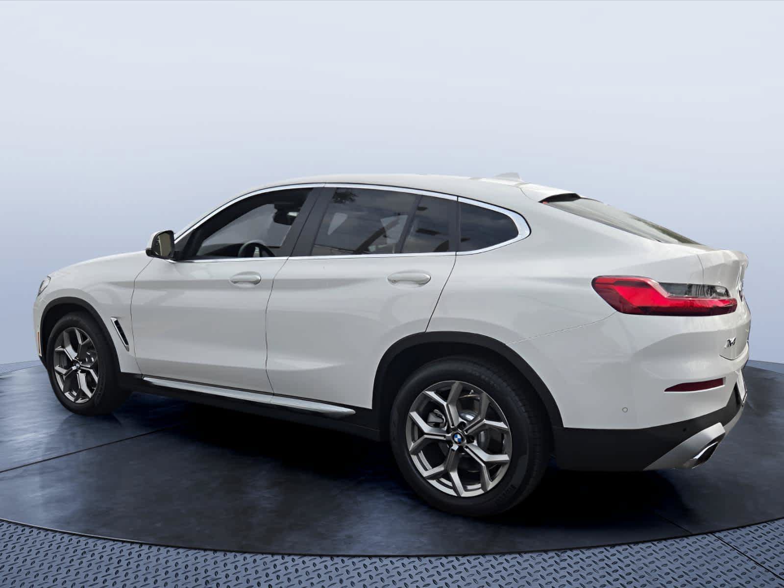 Used 2025 BMW X4 xDrive30i AWD/4WD image 4