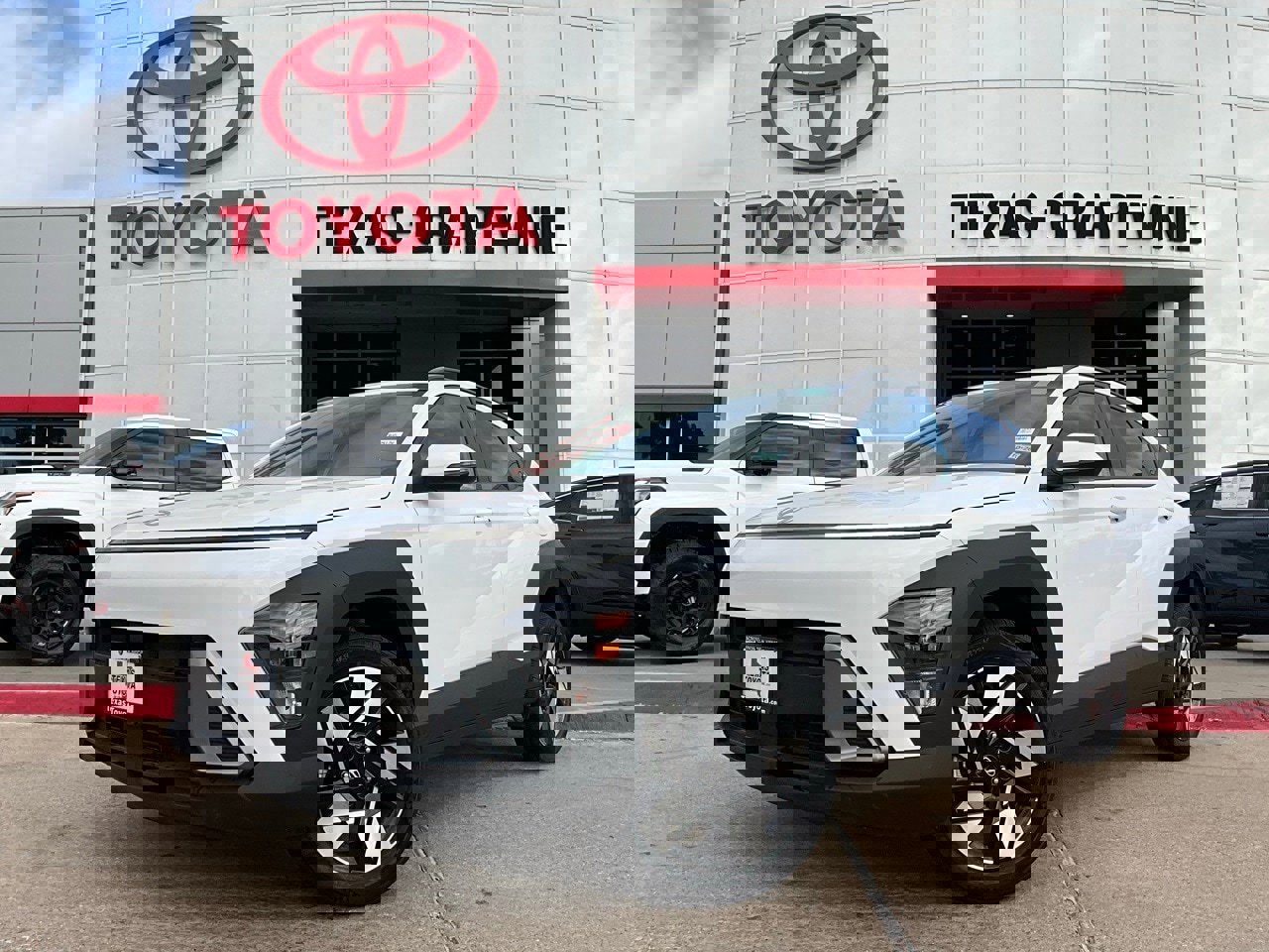 Used 2025 Hyundai Kona SEL image 2