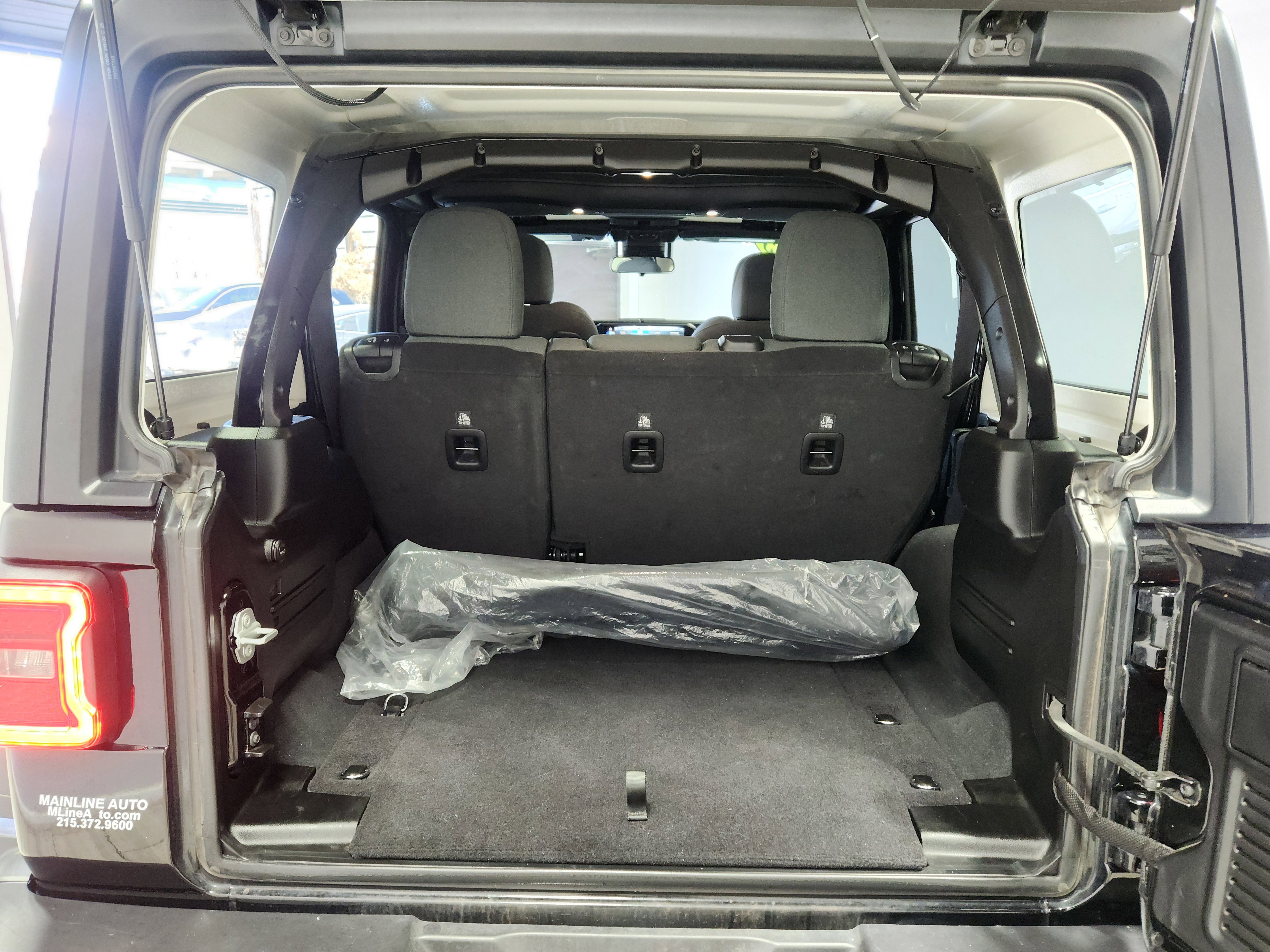 Used 2025 Jeep Wrangler Unlimited Rubicon image 14