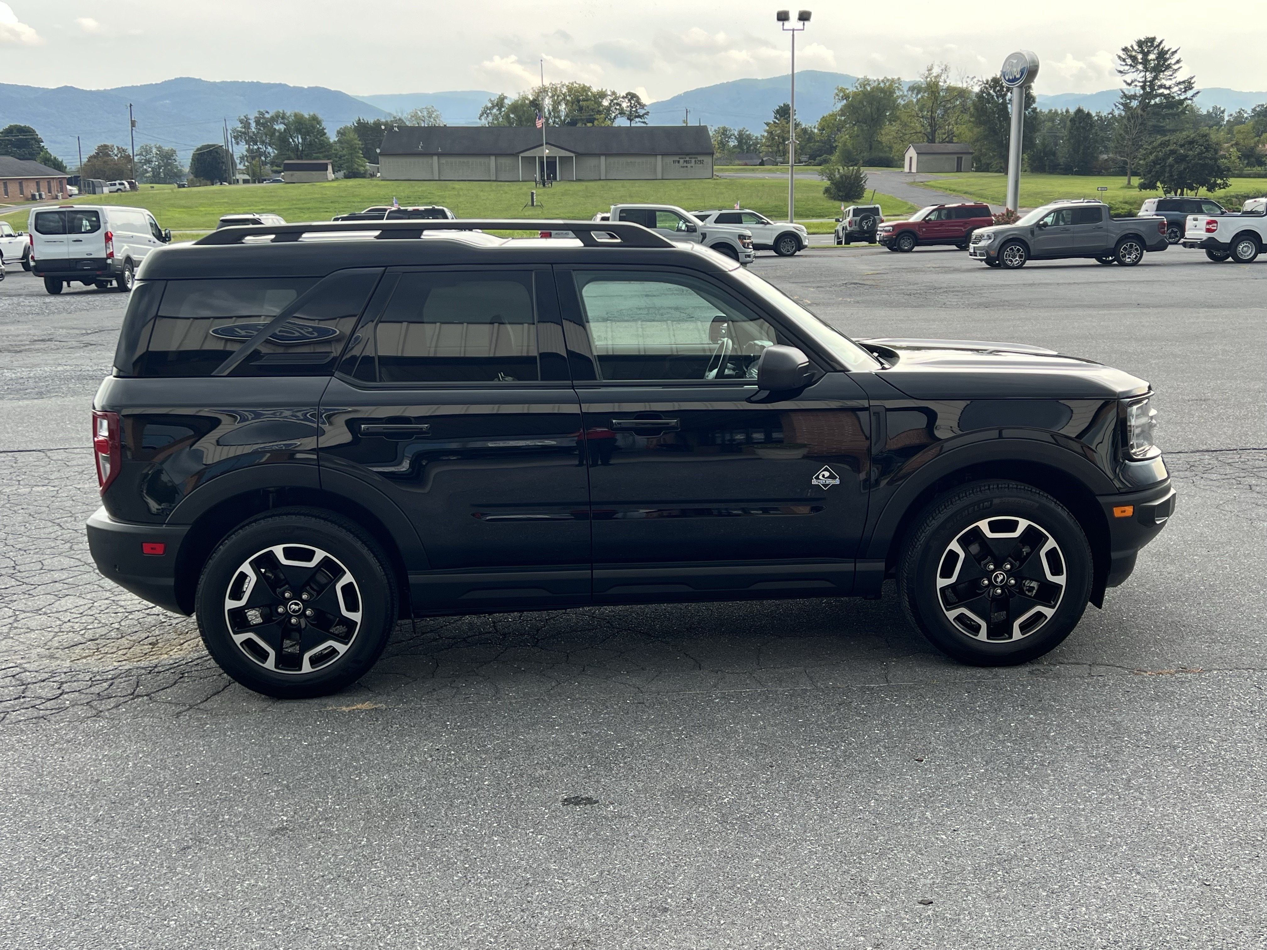 Used 2023 Ford Bronco Sport Outer Banks w/ Tech Package AWD/4WD image 6