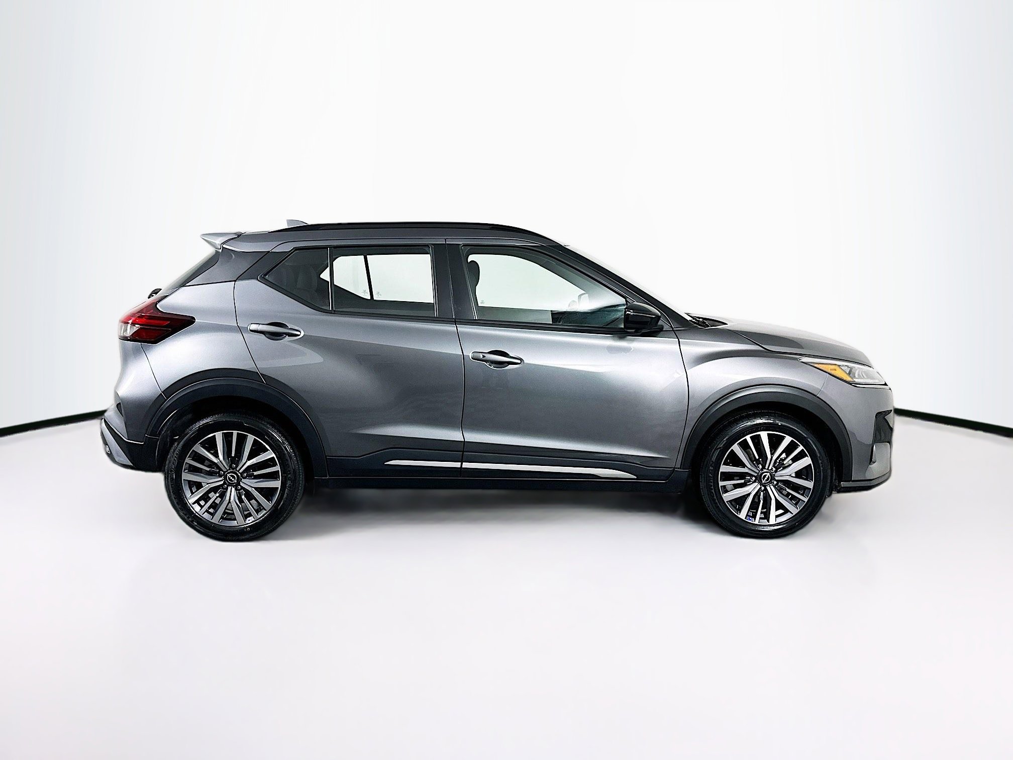 Used 2024 Nissan Kicks SR image 10