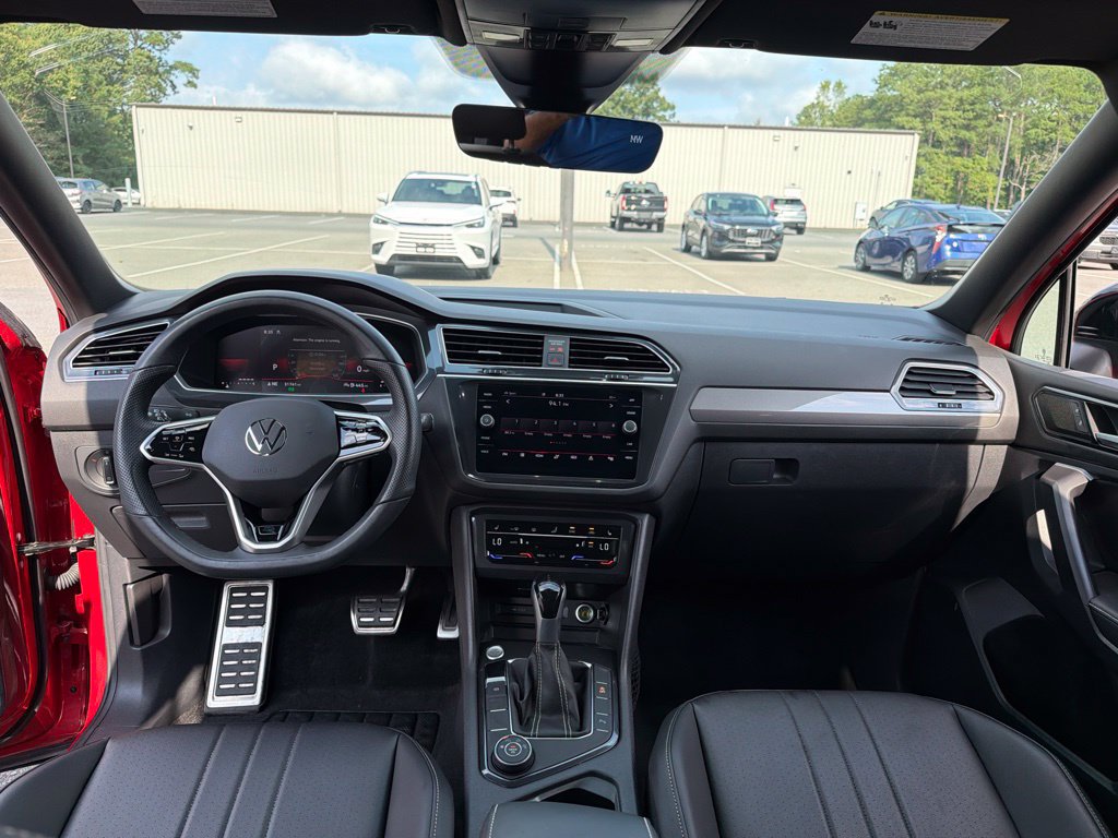 Used 2024 Volkswagen Tiguan SE R-Line AWD/4WD image 8