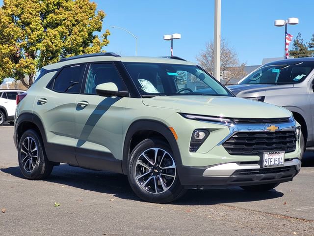 Used 2025 Chevrolet TrailBlazer LT w/ Convenience Package image 2