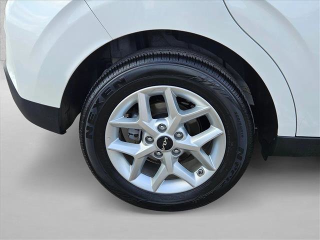 Used 2025 Kia Soul LX w/ LX Technology Package FWD image 21