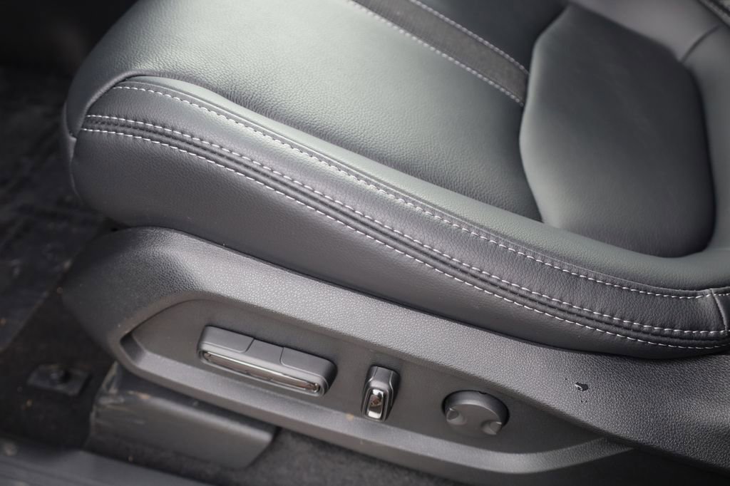 New 2025 Honda Pilot Touring image 13