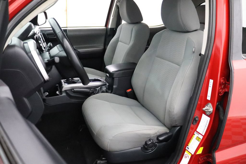 Used 2019 Toyota Tacoma SR5 AWD/4WD image 13