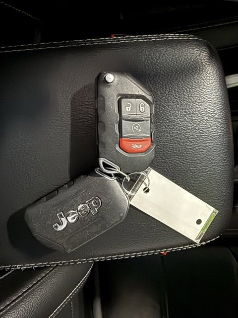 Used 2018 Jeep Wrangler Unlimited Sahara w/ Dual Top Group image 42