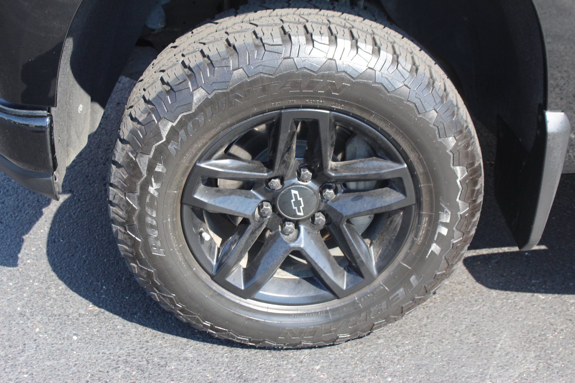 Used 2022 Chevrolet Silverado 1500 LT Trail Boss w/ Bed Protection Package AWD/4WD image 12